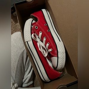 | Converse | Size: 3 | Color: Red |